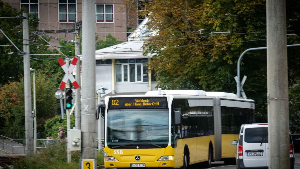 Stuttgart-Zuffenhausen: Bus der SSB mit Steinen beworfen – Polizei sucht Zeugen