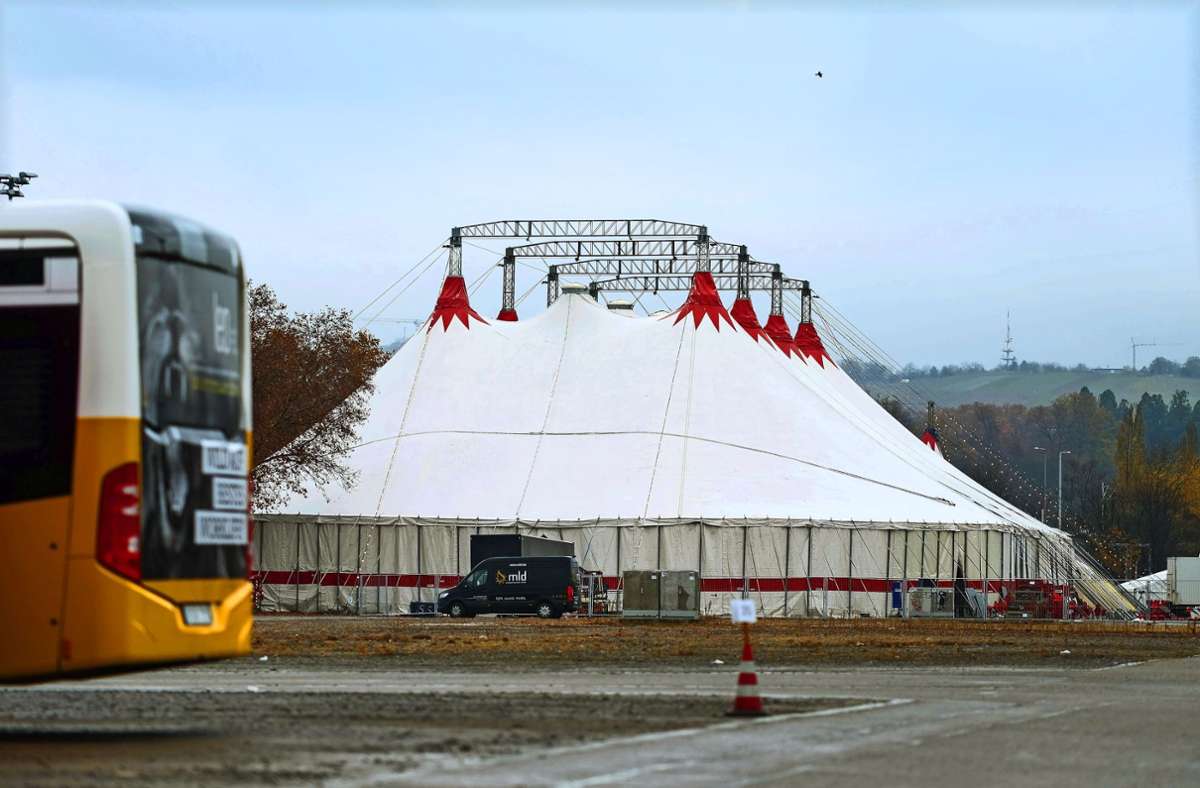 Auf dem Cannstatter Wasen steht das neue, größere Zelt für den 27. Stuttgarter Weltweihnachtscircus bereit, der stets ein Höhepunkt für viele Familien ist. Foto: Lichtgut/Max Kovalenko