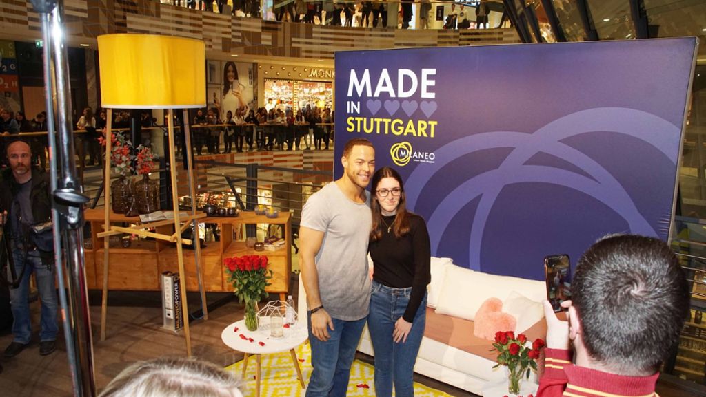 Andrej Mangold in Stuttgart: Der Bachelor lockt Hunderte Fans an