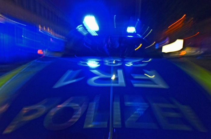 Im Fernzug von Augsburg nach Stuttgart: Schwarzfahrer raucht im Zug und rastet bei Polizeikontrolle aus