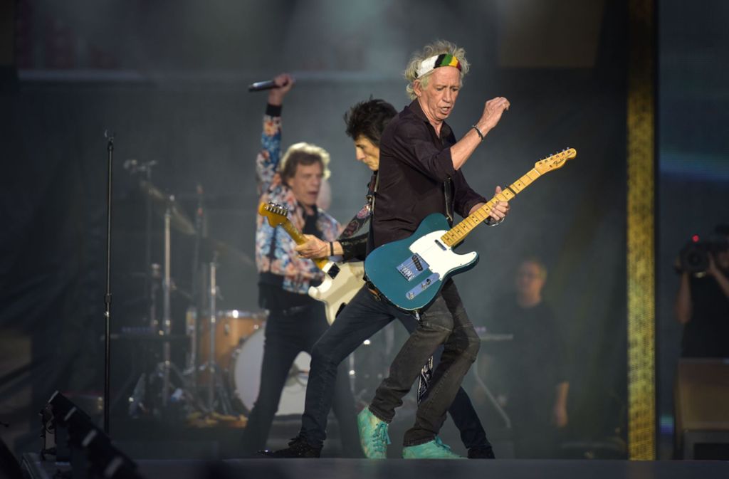 Auf dem Programm von Jagger, Keith Richards, Charlie Watts, Ron Wood und ihrer Begleitband standen auch diesmal neben „Street Fighting Man“ zum Beispiel Klassiker wie „It’s Only Rock’n’Roll (But I Like It)“ oder „Jumpin’ Jack Flash“.