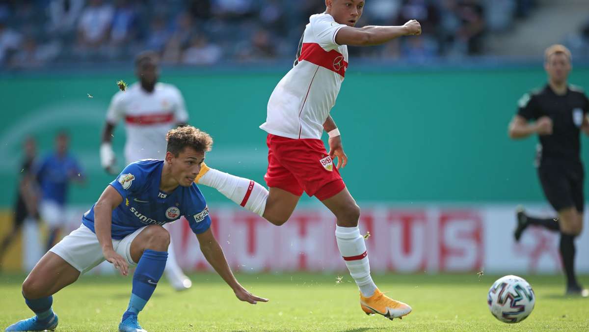  Der schnelle Roberto Massimo hat sich beim VfB Stuttgart rasant entwickelt. Nun steht das Talent vor seinem Debüt in der deutschen U21-Auswahl – doch nicht alles lief nach Plan. 