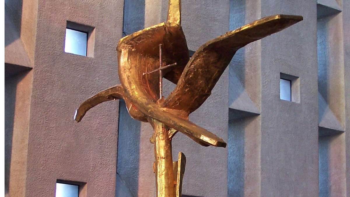  Das Nagelkreuz von Coventry wurde aus Nägeln der von deutschen Bombern 1940 zerstörten Kathedrale geformt. Es ist heute das Symbol einer weltweiten Bewegung für Frieden und Versöhnung. Sie wird in Esslingen bei der Gedenkveranstaltung für die Opfer des Nationalsozialismus vorgestellt. 