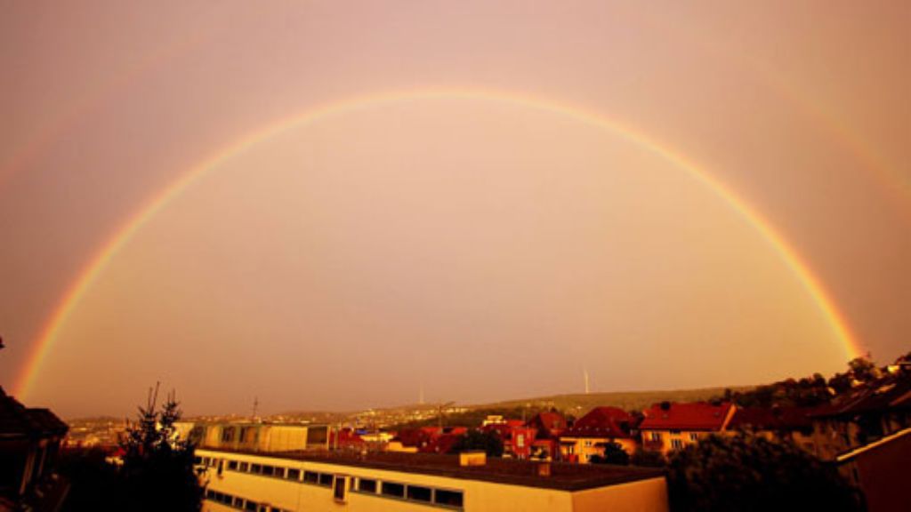 Regenbogen über Stuttgart: Himmelszauber dank Wetterkapriolen