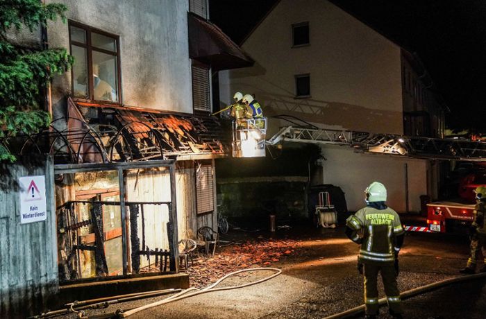 Feuer in Altbach: Brand drohte auf Wohnheim überzugreifen