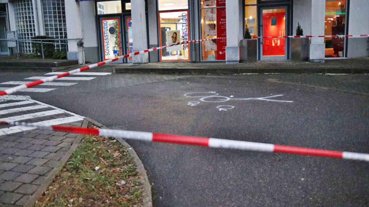 Schwerer Unfall in Schorndorf: Frau auf Parkplatz angefahren und tödlich verletzt