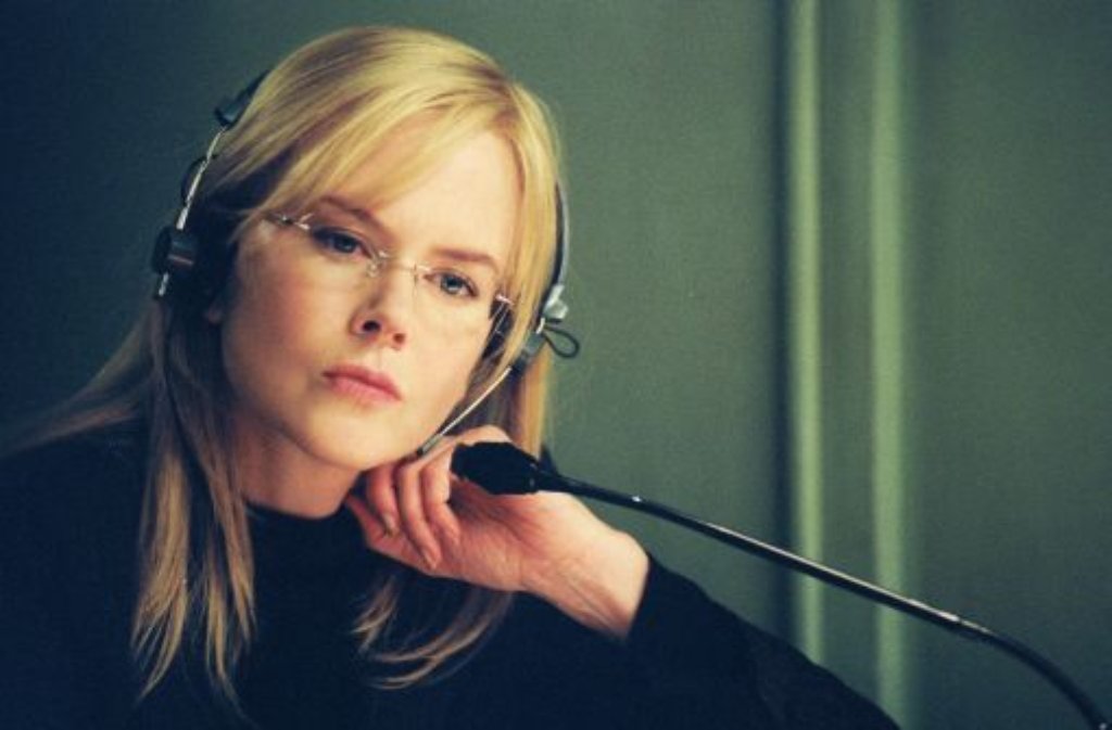 Bisher sieht man Nicole Kidman nur in ihren Filmen (hier in "Die Dolmetscherin") mit Brille - wir finden, es würde ihr auch in natura stehen.