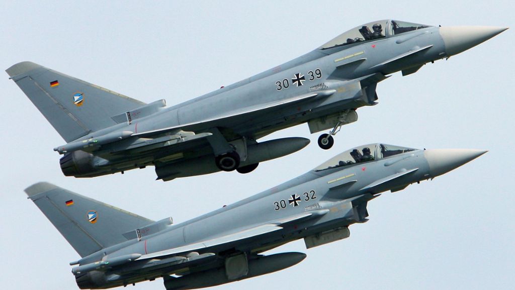 Debatte über Kampfflugübungen: Luftwaffe trainiert weiterhin   über bewohntem Gebiet
