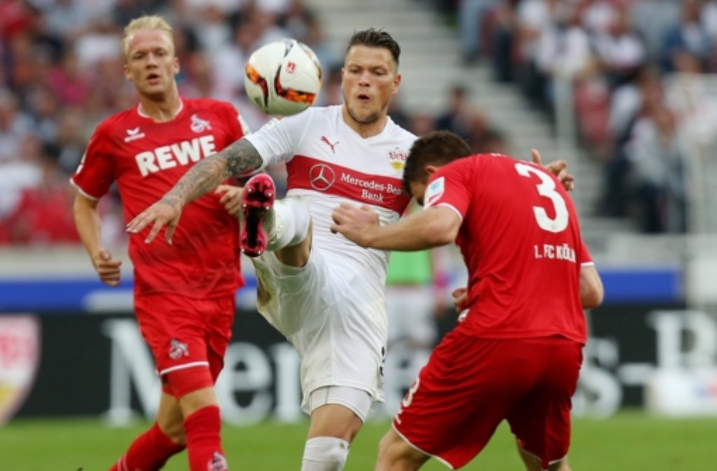Hier war er noch im Einsatz: Daniel Ginczek im Spiel gegen den 1. FC Köln. Seit Monaten wartet der Stürmer darauf, wieder auf den Platz zurückkehren zu können.  Foto: Pressefoto Baumann
