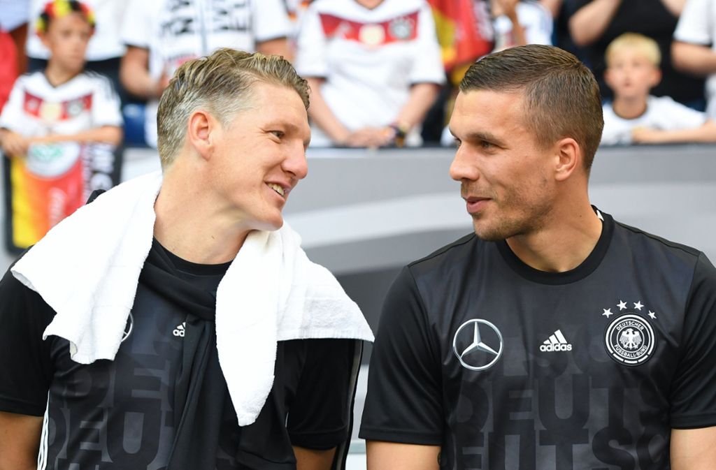 Im August 2016 verkündete Lukas Podolski seinen Rücktritt aus der Nationalmannschaft, nur wenige Wochen, nachdem Bastian Schweinsteiger sein Aus ankündigte.