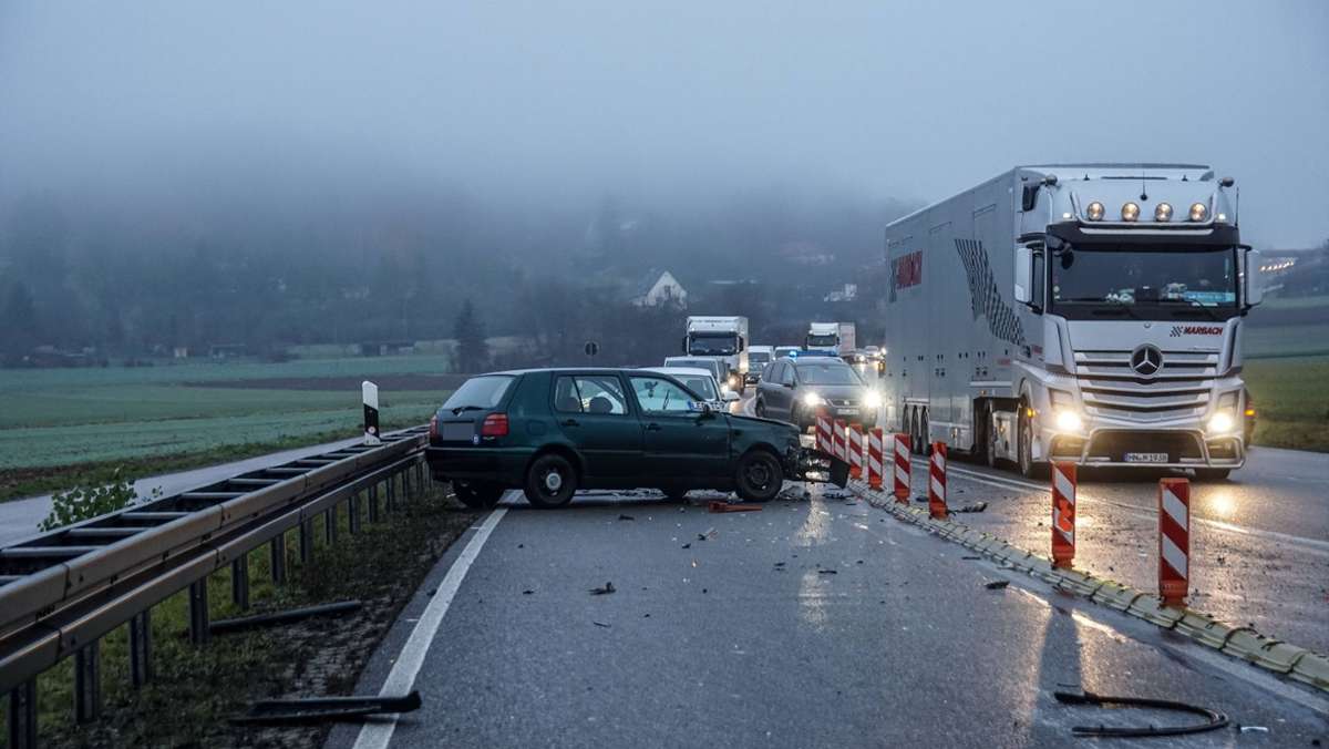 Unfälle  in Baden-Württemberg: Schnee und Glätte – auf der A6 kracht es gleich mehrfach