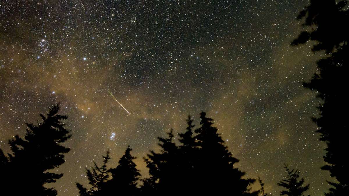  Sternschnuppen im Minutentakt – in der Nacht auf den 13. August erlebte der Meteorstrom die Perseiden seinen Höhepunkt. Wir haben die besten Bilder des Himmelsspektakels aus der ganzen Welt zusammengestellt. 