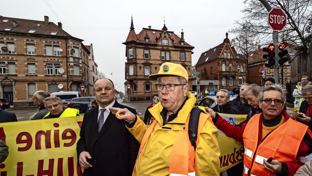 Zwei Welten bei Demos in Ludwigsburg: Senioren kämpfen für den Diesel, Schüler gegen die Kohle