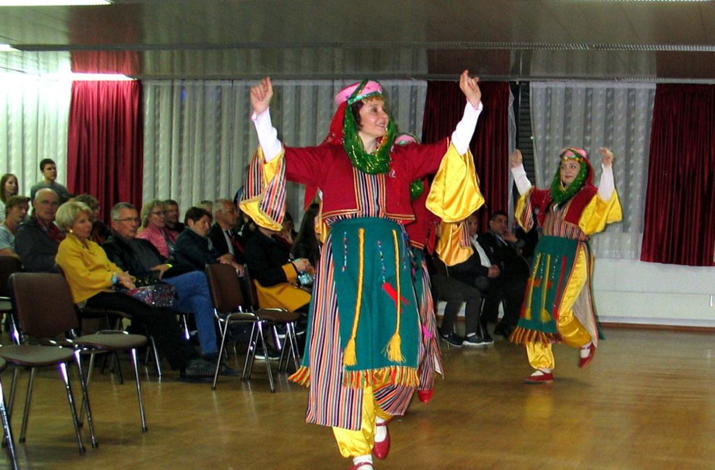Tanz aus der Ägäis in der Feuerbacher Moschee Foto: Susanne Müller-Baji