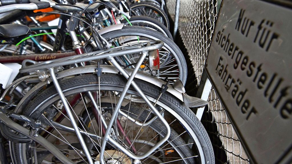 Polizei beschlagnahmt Räder: Mann klaut 33 Fahrräder und hortet sie in seinem Haus