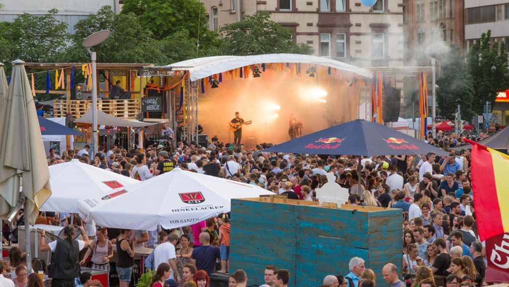 Stuttgart Festival: Lieber Vereinsmeier als insolvent
