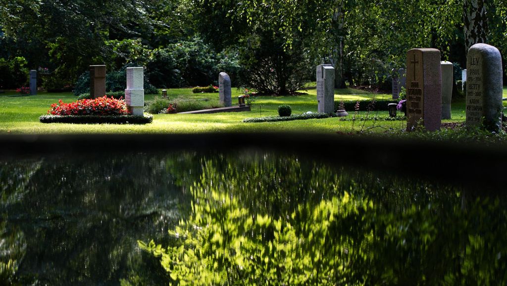 Neuhausen: Überfall auf Friedhof