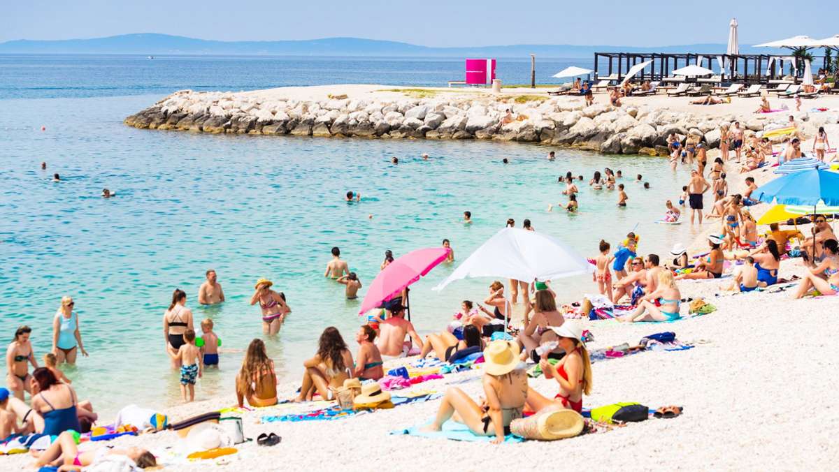  In Kroatien, Montenegro und Slowenien herrscht Hochsaison. Doch die Coronafälle nehmen zu. Vorsichtig wird gegensteuert – man will die Touristen nicht vertreiben. 