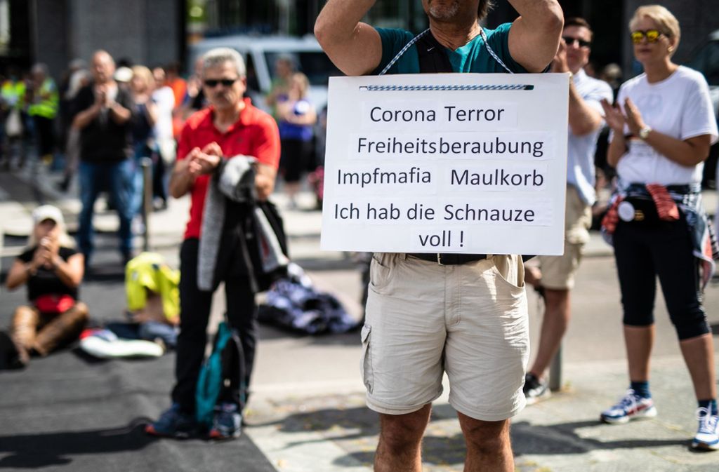 Demonstration gegen Corona-Beschränkungen am Sonntag in Stuttgart