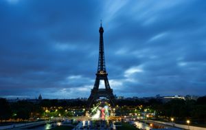 Den Eiffelturm nachts fotografieren