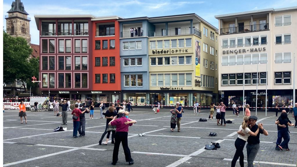 Stuttgart: Tangotänzer protestieren auf dem   Marktplatz