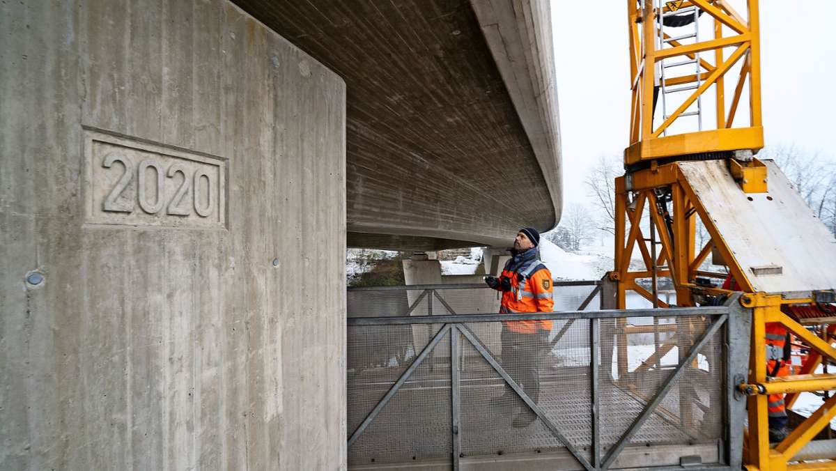 Neubau ist fertig: Verkehr über B-10-Brücke fließt wieder