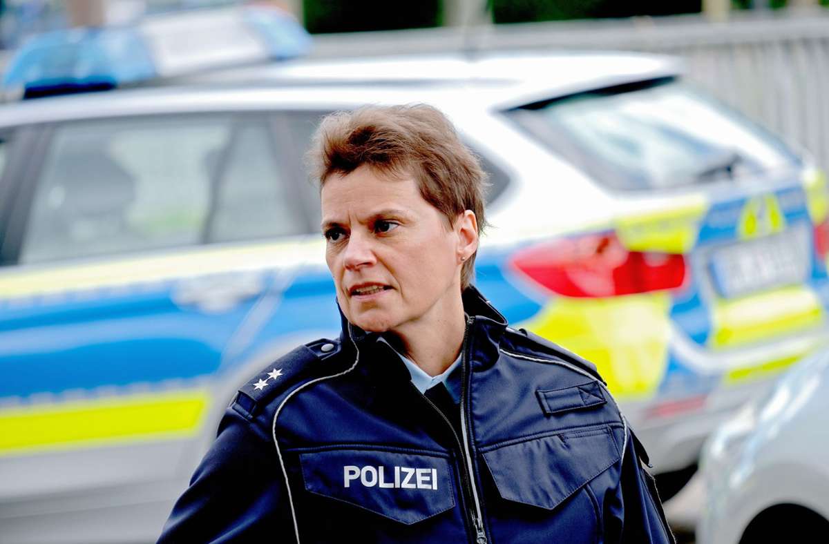 Zwischenfall Bei einer Fahndung wird die Polizistin Katja Winter (Petra Mott) erschossen.
