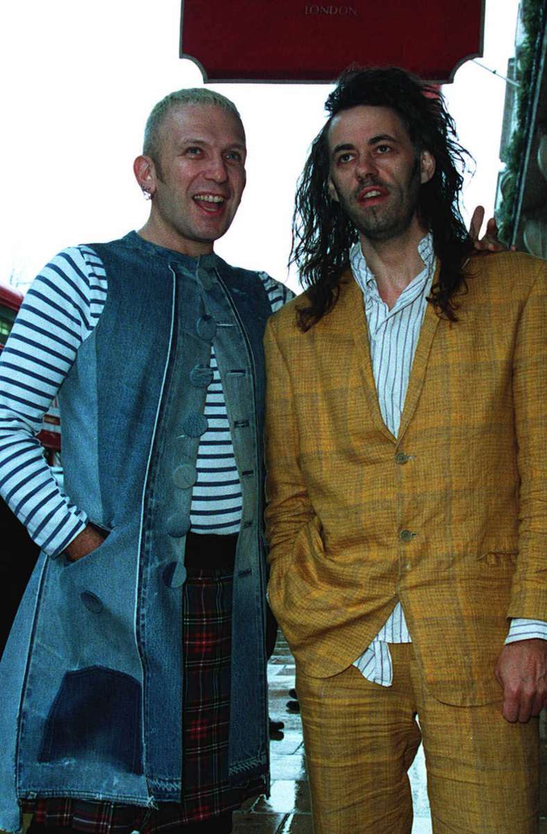 Geldof (rechts) 1994 mit dem französischen Modedesigner Jean-Paul Gaultier.