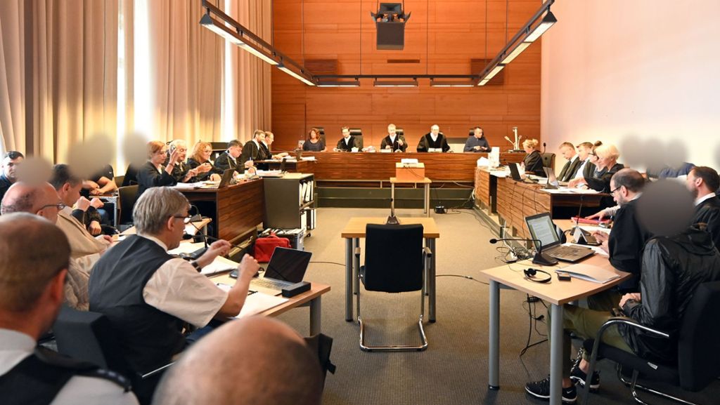  Es geht um den Vorwurf der Gruppenvergewaltigung. Vor dem Landgericht Freiburg sind elf Männer angeklagt. Der Fall findet überregional Beachtung - mit unangenehmen Folgen für die Justiz. 