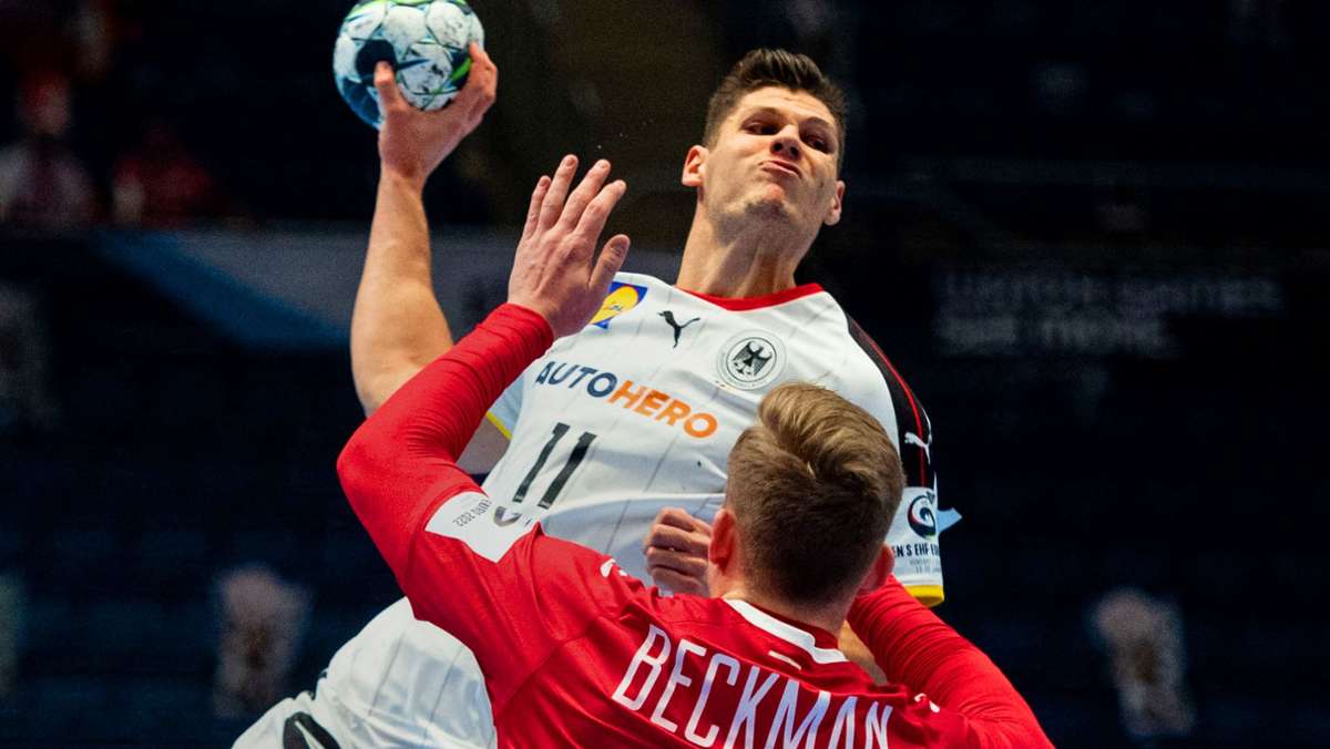  Durch die nächsten Coronafälle bei den deutschen Handballern stellt sich vor dem Duell mit Spanien immer mehr die Sinnhaftigkeit, weiter anzutreten. Am späten Abend entschied sich der DHB vorerst gegen einen Rückzug, beantragte aber eine Verlegung. 