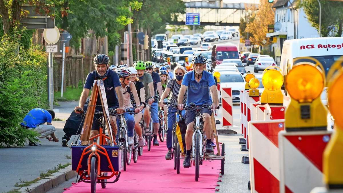 Radler wollen mehr Raum in den Städten: Roter Teppich für die Sindelfinger Fahrradfahrer