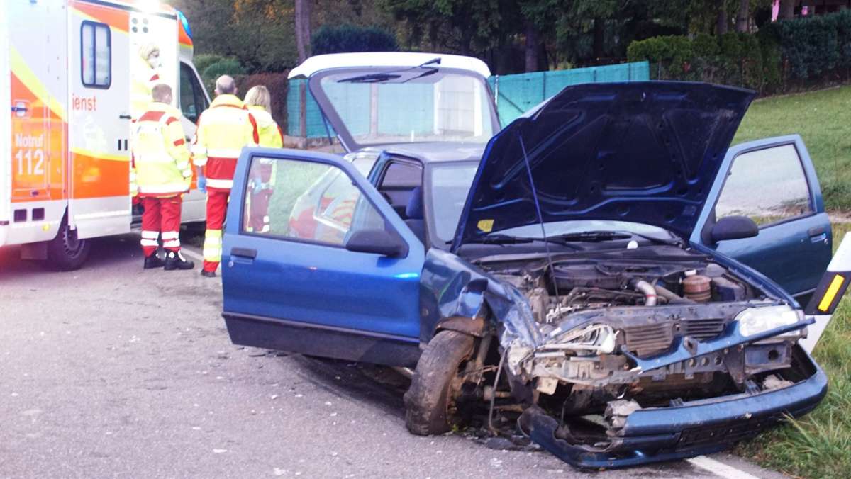 Tödlicher Unfall im Enzkreis: 59-jähriger Autofahrer nach Frontalkollision verstorben