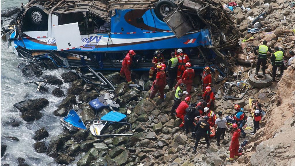 Peru: Bus stürzt von Klippe – mehrere Tote