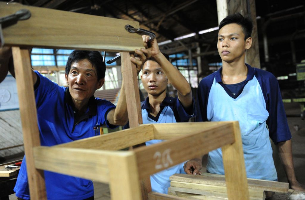 In Holzfachschule Mandomai wird der Umgang mit dem Holz gelehrt.