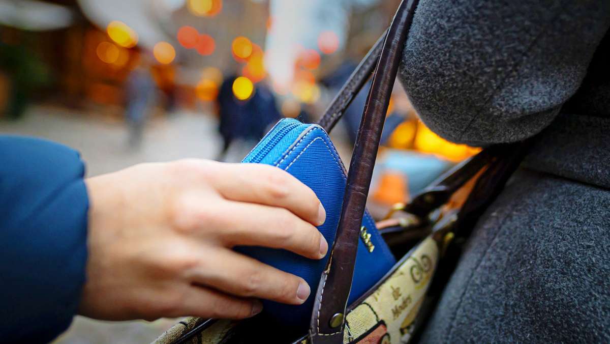 Taschendiebstahl in Stuttgart: Wo Langfinger im Advent zugreifen – auch ohne Weihnachtsmarktgedränge