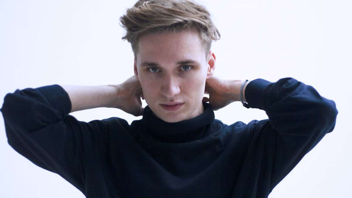  Der Maichinger Musiker Daniel Vogrin hat seine Debüt-EP „Eine Jugend“ veröffentlicht. Das Album handelt von persönlichen Erfahrungen und soll vor allem eins zeigen: Gefühle sind keine Schwäche, sondern eine Stärke. 