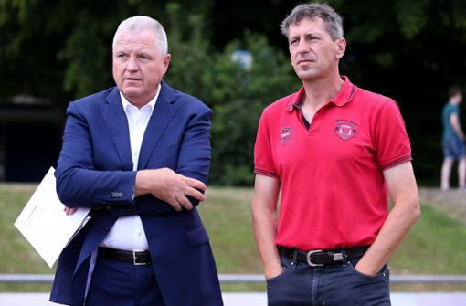 Kickers-Präsident Rainer Lorz  (links) und Martin Braun, der den Verein wohl verlassen wird. Foto: Pressefoto Baumann