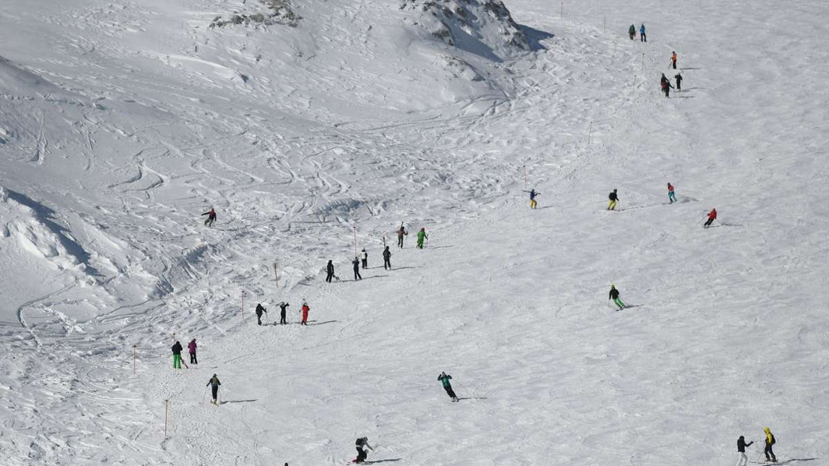 Jochberg in Österreich: Frau nach Kollision mit anderem Skifahrer schwer verletzt