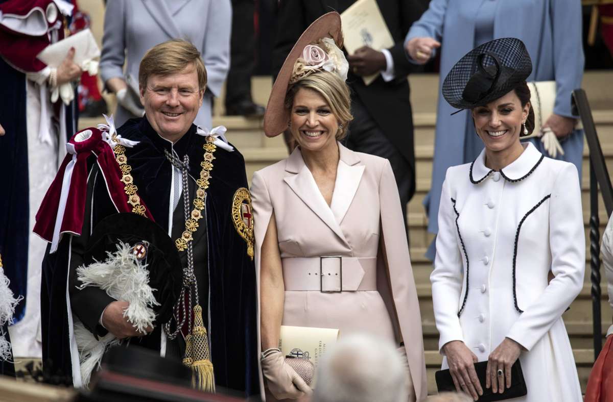 2019: Das spanische und das niederländische Königspaar hatten die Briten zu Gast, als die Monarchen Felipe und Willem-Alexander in den ehrwürdigen Hosenbandorden aufgenommen wurden. Kein Wunder das Kate auf ihre Nummer-sicher-Marke setzt.