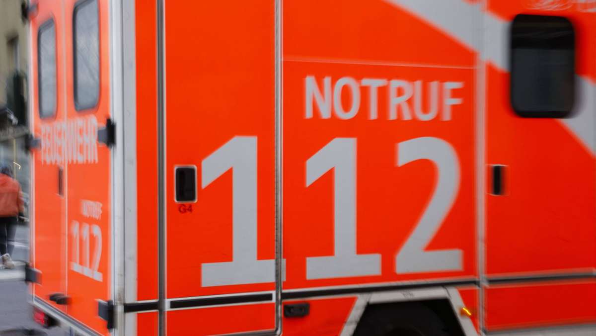 Unfall in Karlsruhe: Arbeiter geriet mit der Hand in 12 Tonnen-Stahlrolle