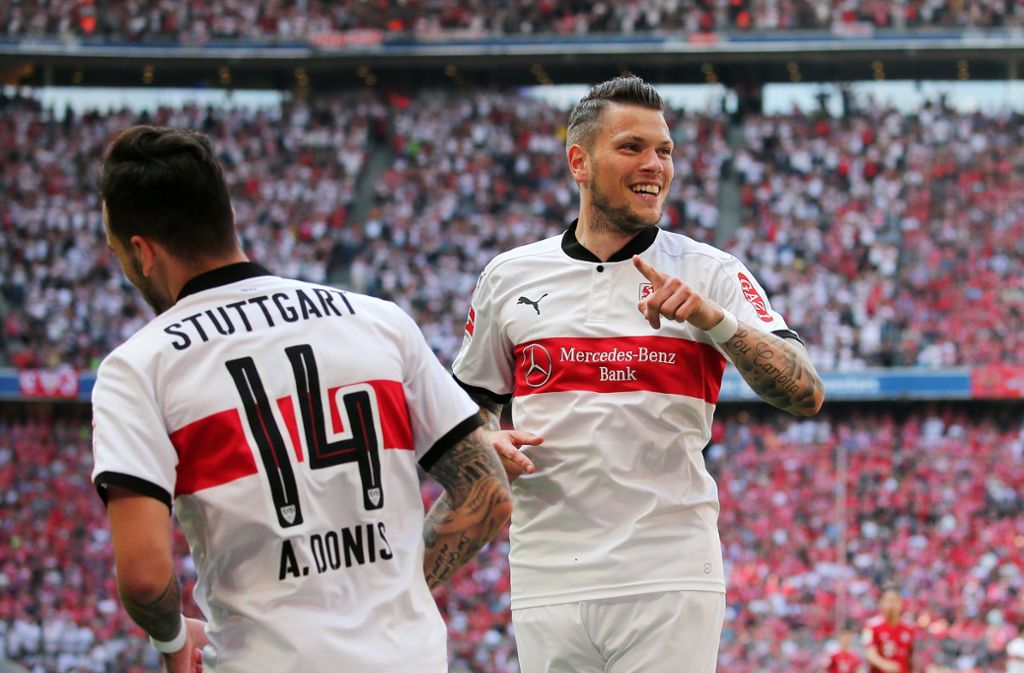 Daniel Ginczek bejubelt seinen Treffer zur 1:0-Führung für den VfB in der Münchener Allianz-Arena.