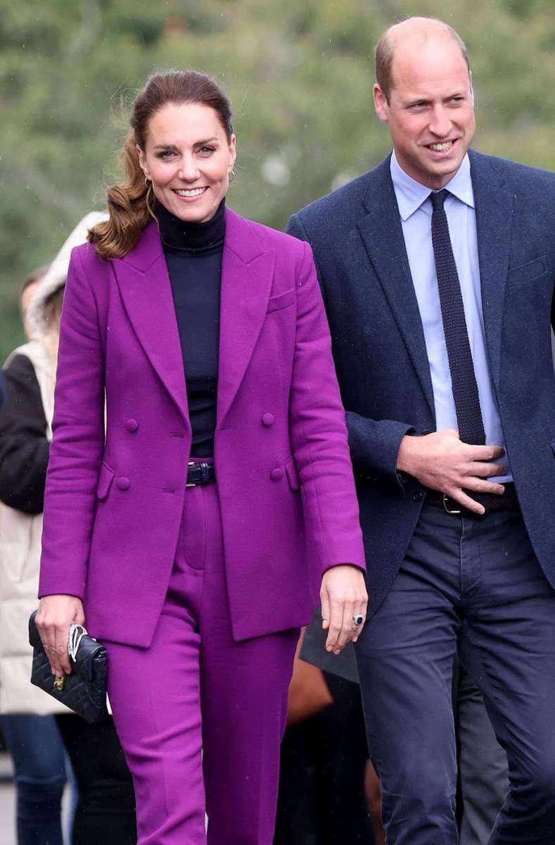 Der smarte lilafarbene Anzug, den die Herzogin trug, ist von Emilia Wickstead, eine von Kates Lieblingsmarken.