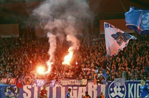 Das Abbrennen von Pyrotechnik wird den Stuttgarter Kickers Geld kosten. Foto: Baumann/Hansjürgen Britsch
