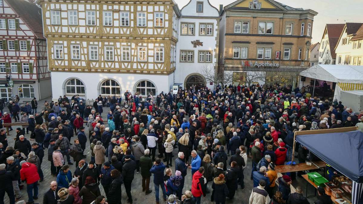 Mit Rock’n’Roll und reitendem Boten: Fetziger Start in den Leonberger Pferdemarkt