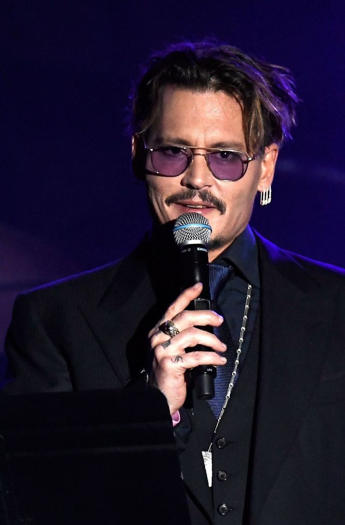 Nach den Auftritten zeigt sich Johnny Depp ungewohnt verlegen.