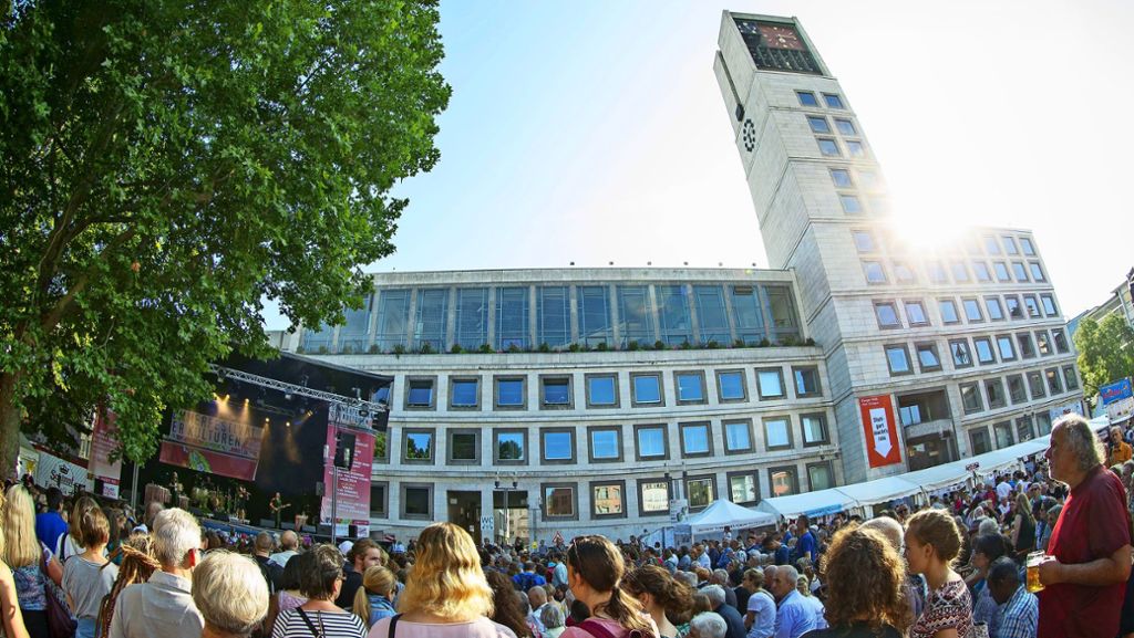 Stuttgarter Marktplatz: Sommerlicher Start ins Festival der Kulturen
