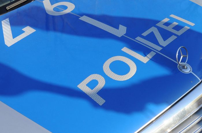 Vorfall in Stuttgart-Mühlhausen: Autofahrer fährt Jogger an und flüchtet