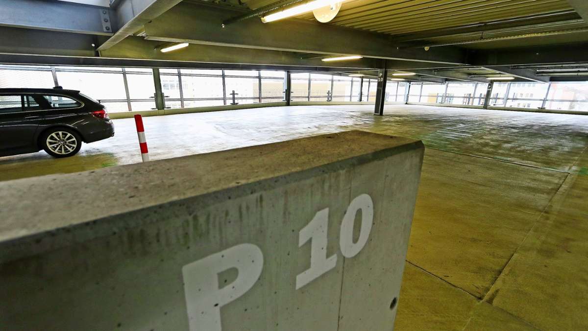 Ludwigsburg will mehr Parkuhren aufstellen: Straßen sind zugeparkt und  die Garagen leer