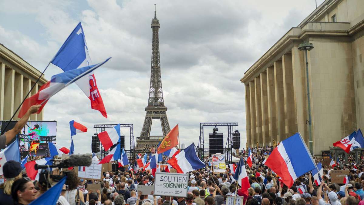 Demos in Frankreich: Wirbel um Impfpass