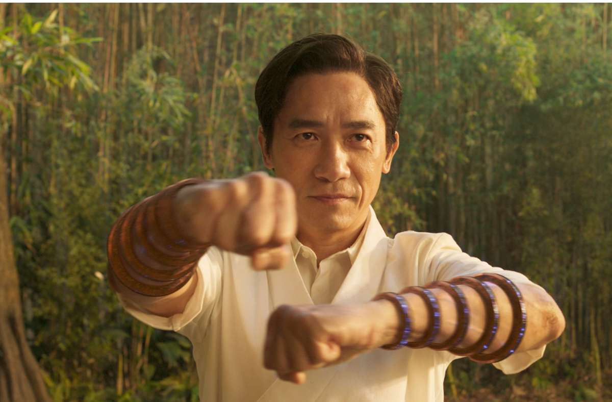 Wenwu (Tony Leung) möchte das magische Dorf Ta Lo unterwerfen...